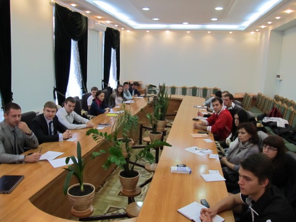 Meeting with entrepreneurs in HNEU (2)
