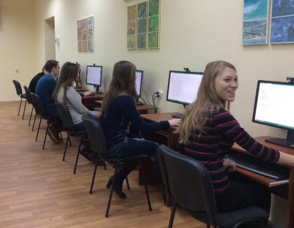 Natalia Turlakova is holding a workshop on "Leadership and teamwork" course.